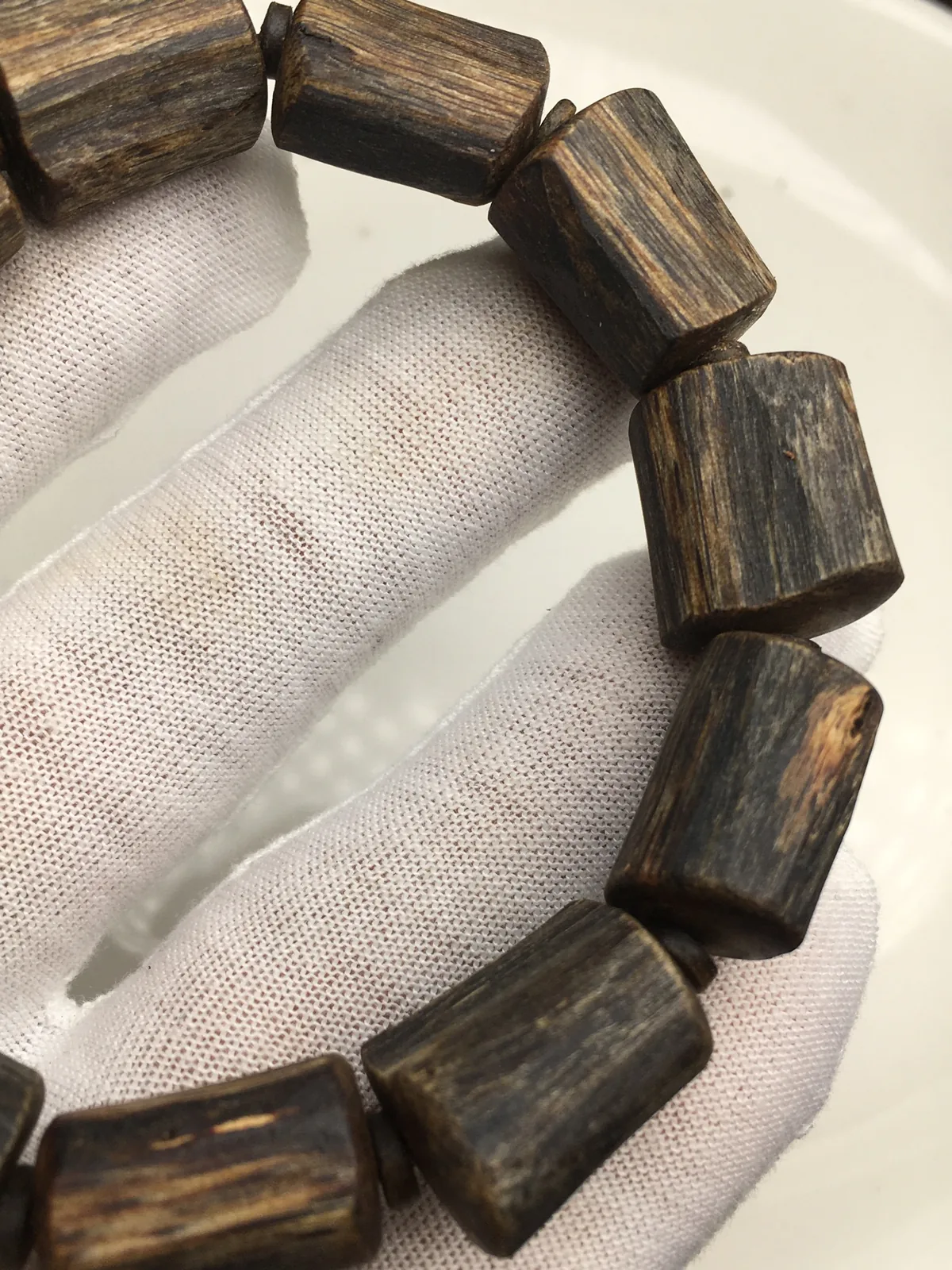 Agarwood Cube Bead Bracelet II — photo 7 of 9