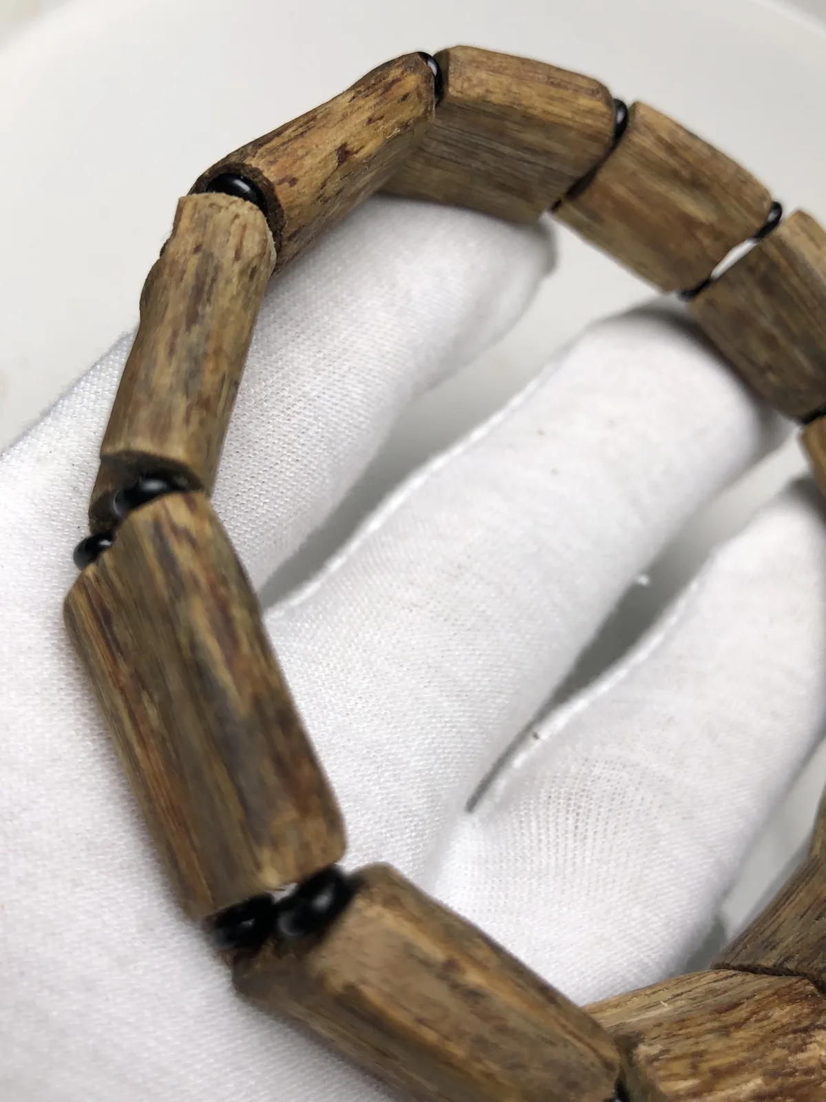 Gifts for dad: a long barrel agarwood bracelet