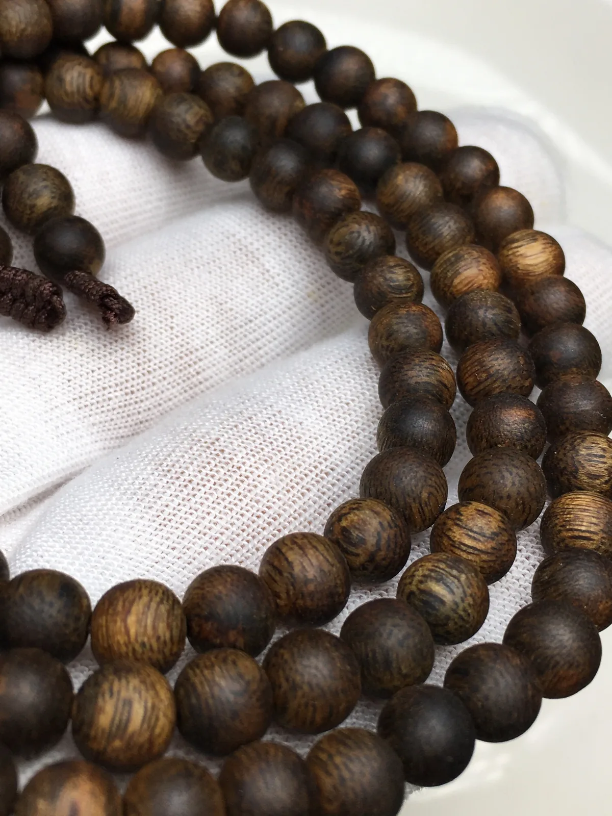 Types of prayer beads: a long strand like a mala